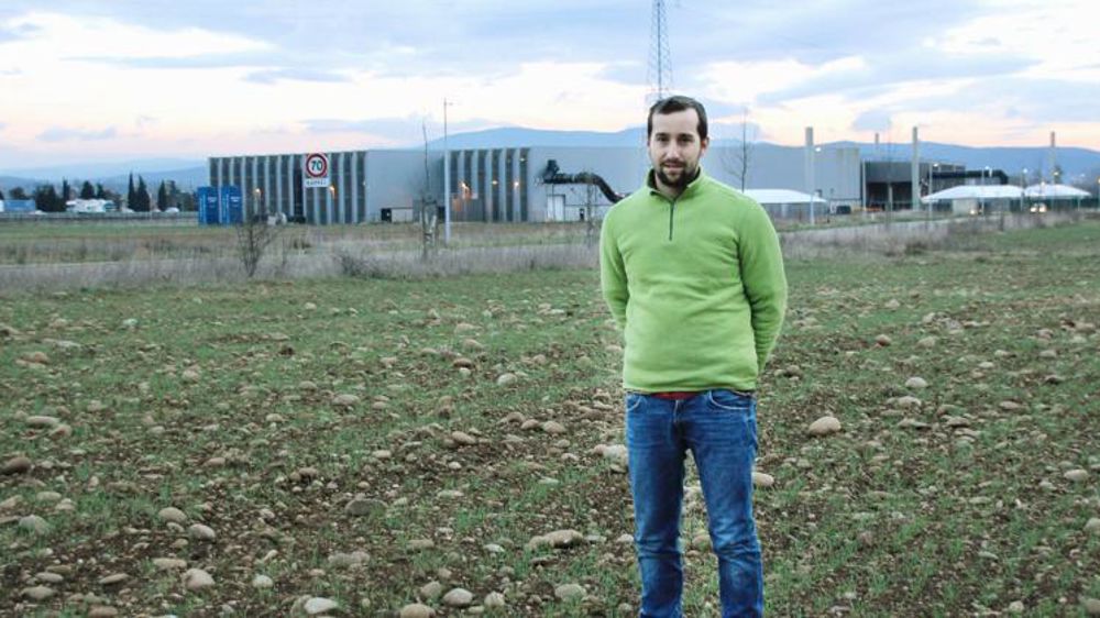 Thibaud Faure a signé un bail précaire pour exploiter 6 hectares de friches situées dans une zone d’activité en devenir. © C. Penet